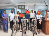 மாணவர்களுக்கான துவிச்சக்கர வண்டிகளை பிரதேசசெயலர்  அவர்கள் வழங்கிவைத்தார்.